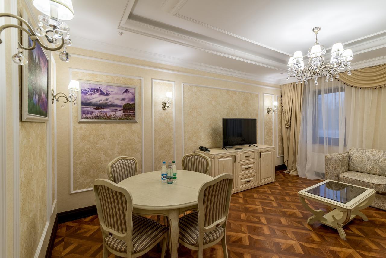 Krts Korona Hotel Sudilovichi Eksteriør billede