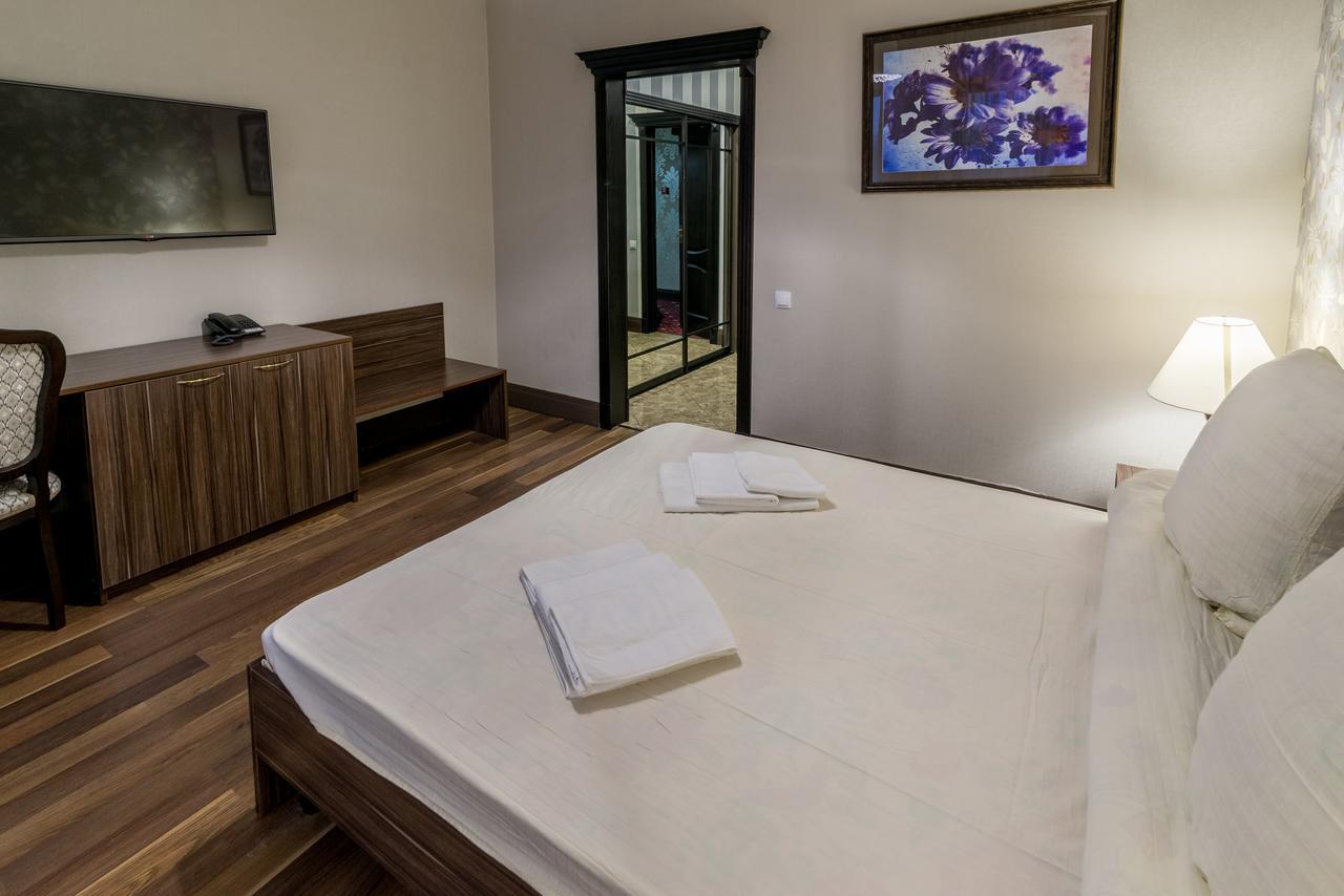 Krts Korona Hotel Sudilovichi Eksteriør billede