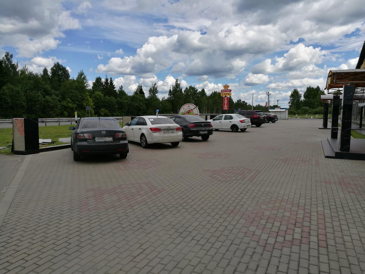 Krts Korona Hotel Sudilovichi Eksteriør billede